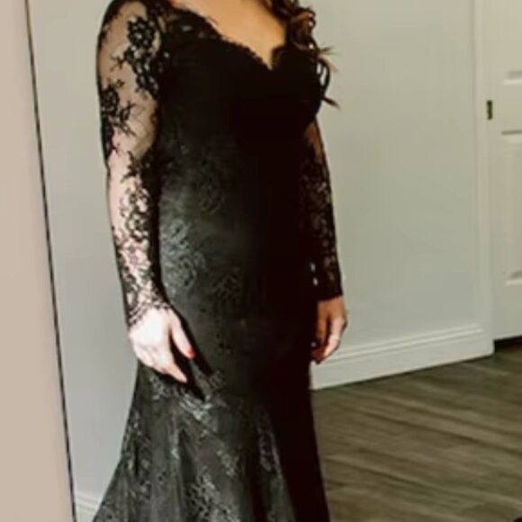 Black long sleeve lace mermaid wedding dress size 16W - Picture 5 of 5